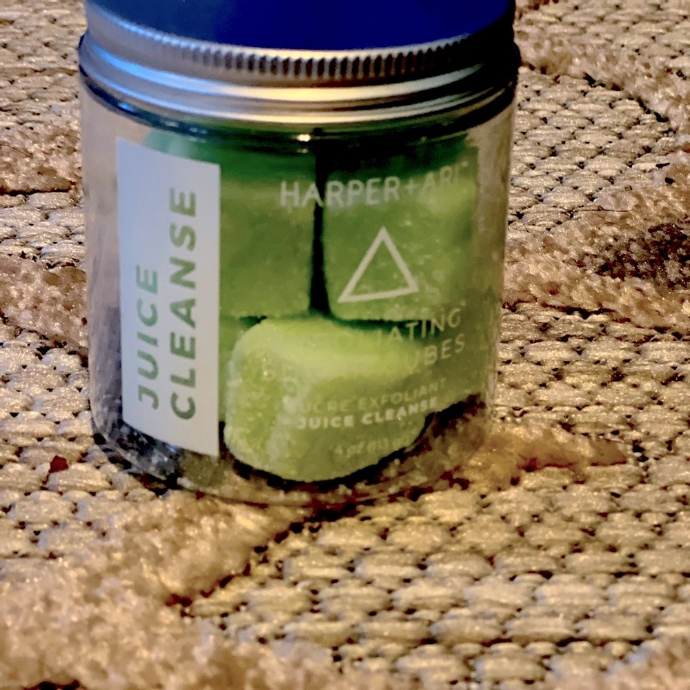 Exfoliating sugar bath cubes.